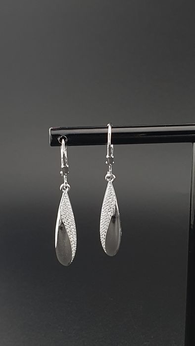 Kolczyki wiszące srebrne pr.925 smukłe z cyrkoniami