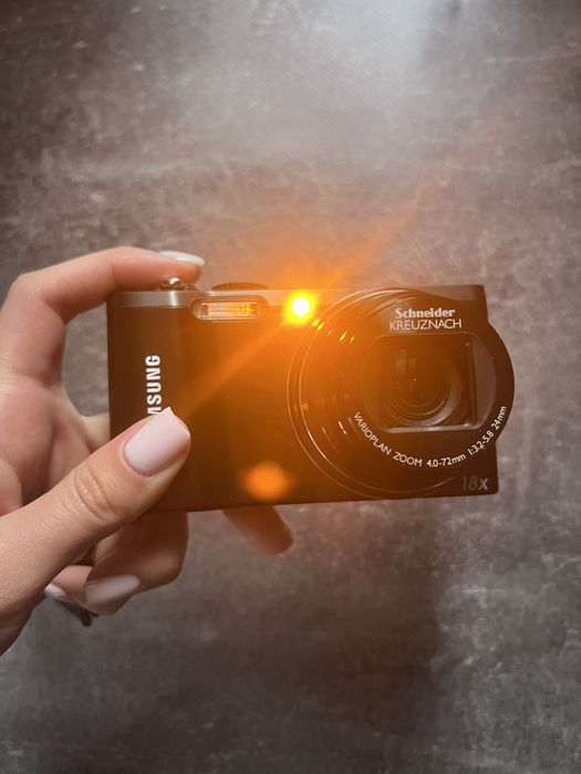 Фотоапарат Samsung wb700