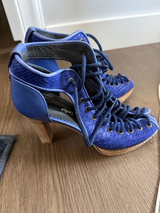 Sapatos 36 com atilhos marca zilian