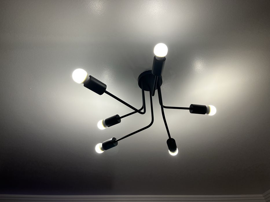 Candeeiro de teto preto