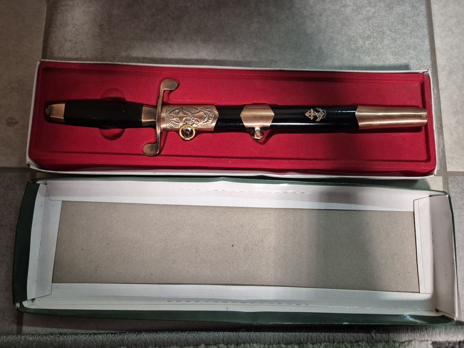 Подарочный декоративный кинжал