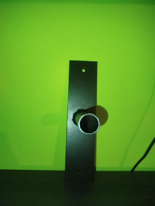 Metalowy wieszak ścienny – spawany, bardzo solidny (garaż / moto / war