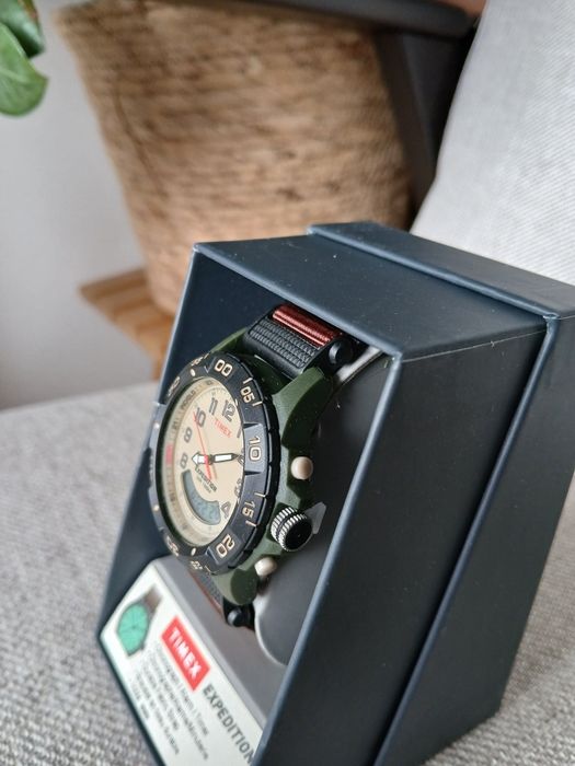 Timex Expedition obrotowy bezel