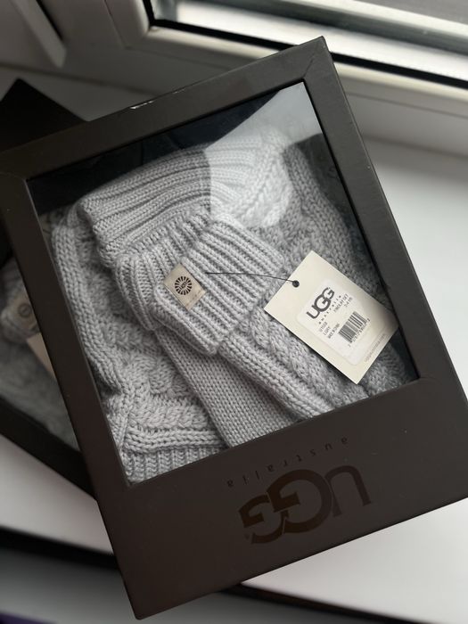 Шапка та рукавиці Ugg