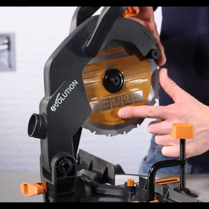 D14- Evolution R210CMS multi-material CORTE de ferro, alumínio ...