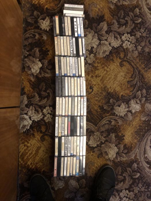 Ищу покупателя-меломана по ВИНИЛУ,CDC дискам и АУДИО КАССЕТАМ