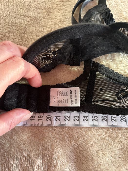 Продам 2 бюстгалтери