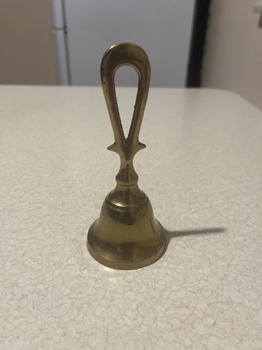 Mosiężny dzwonek z rączką 14 cm wysokości