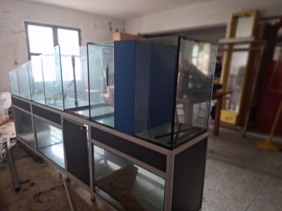 Aquário em cascata de agua fria e agua quente