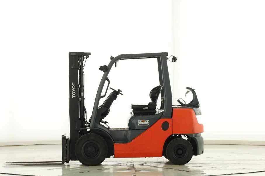Навантажувач Toyota 2.5 т, вилочний погрузчик газовий, Тойота 2.5 т