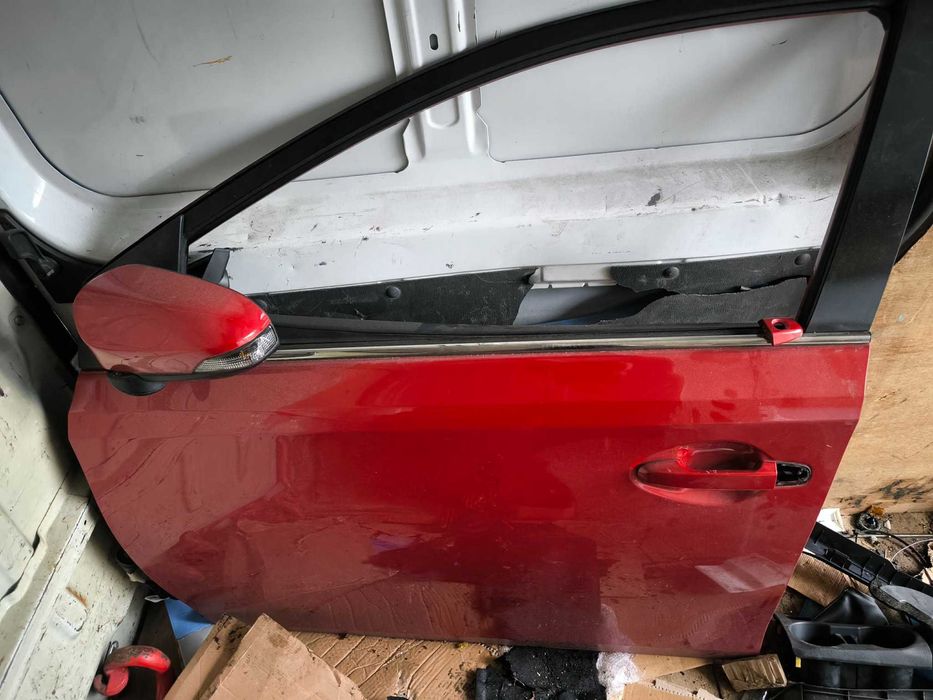 Drzwi toyota Auris ll 13-18 różne kolory 3R3  1H5 1F7stan idealny