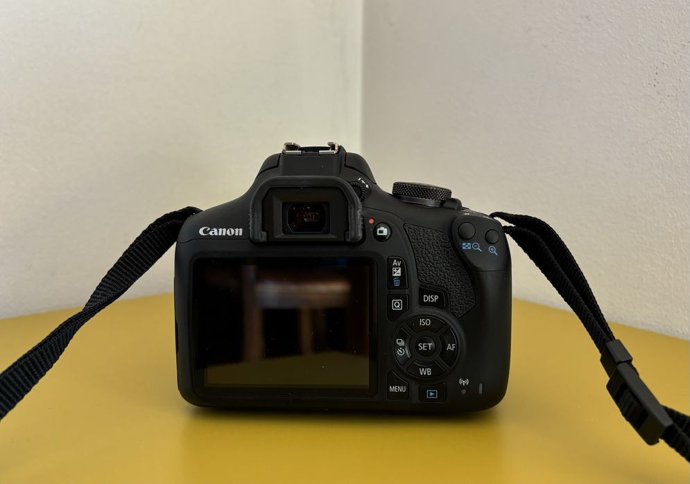 Canon eos 2000d kit