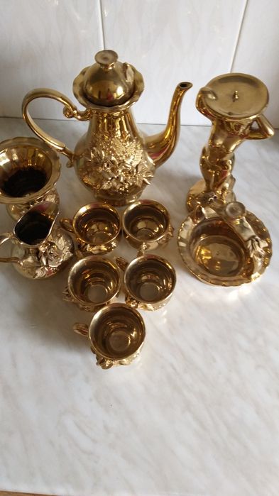 Сервиз кофейный с позолотой, состоит  из 10 предметов