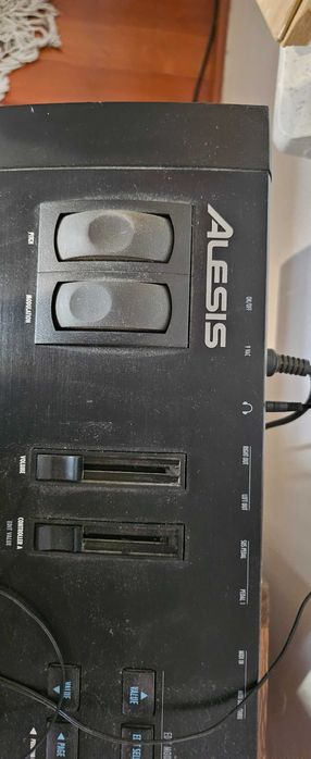 Alesis QS6 - synthesizer