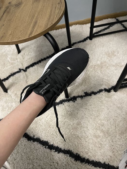 Кросівки new balance жіночі