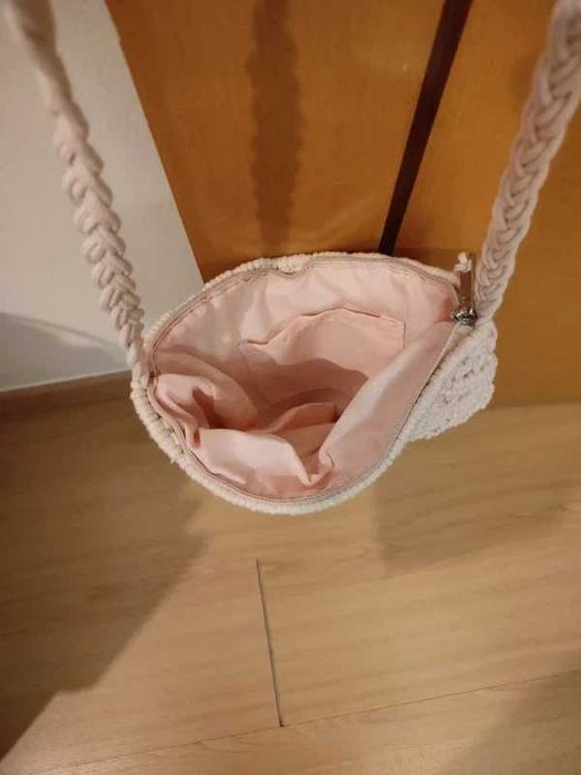 Bolsa de ombro em croché estilo boho