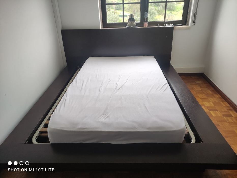 Cama de madeira + colchão