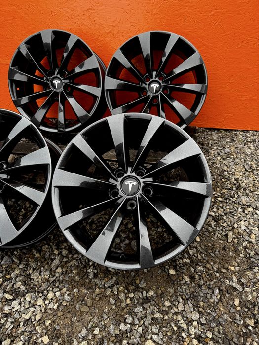 Диски R18 5.114,3 ET35 тесла 3 киа хундай мазла тойота ниссан