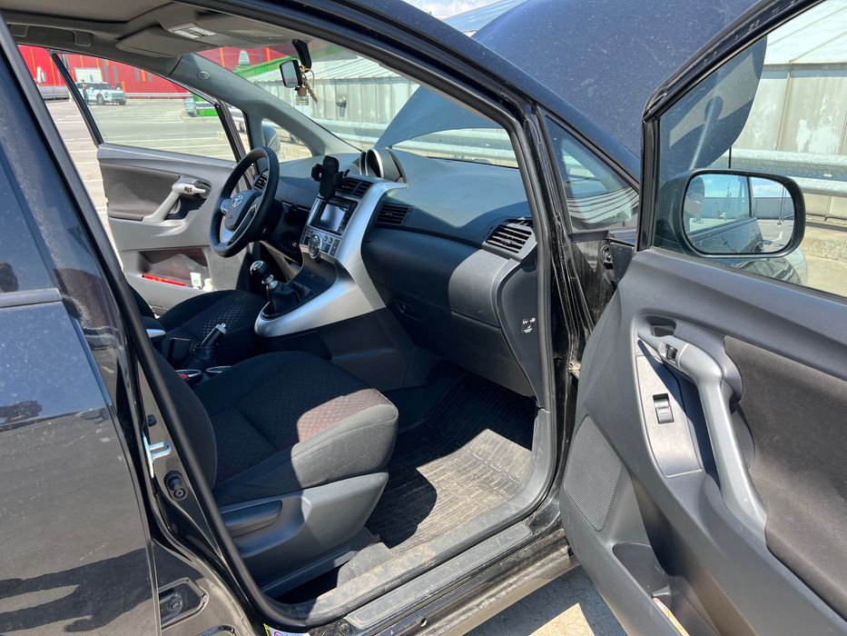 Продаж Toyota Verso 2011