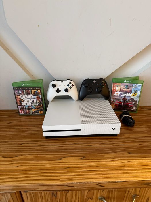 [Xbox] Konsola Xbox One S 1TB + 2 Pady + 2 Gry (GTA V, THE CREW 2)