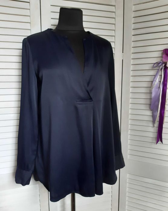 Атласная блуза черного цвета из исскуственного шелка massimo dutti