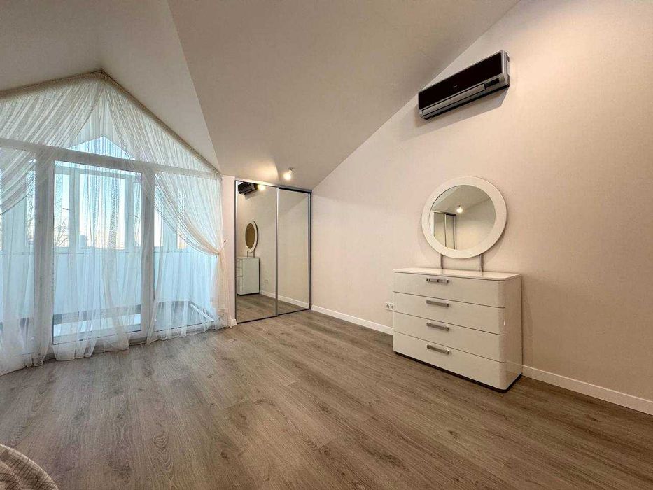 Котедж  з власним гаражем  Петра Полтави центр   300000