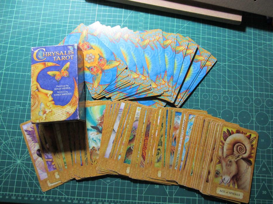 Chrysalis Tarot e Spiral Tarot: dois baralhos de tarot usados. Lindos!