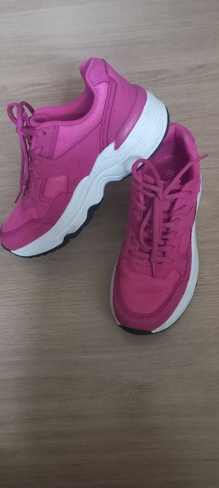 Кросівки жіночі 38 розмір