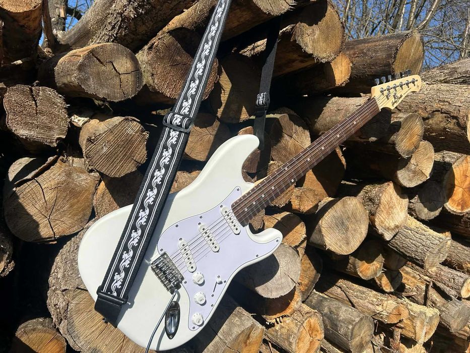 Gitara Harley Benton ST-20 WH St. Series stratocaster, pokrowiec i struny w zestawie
