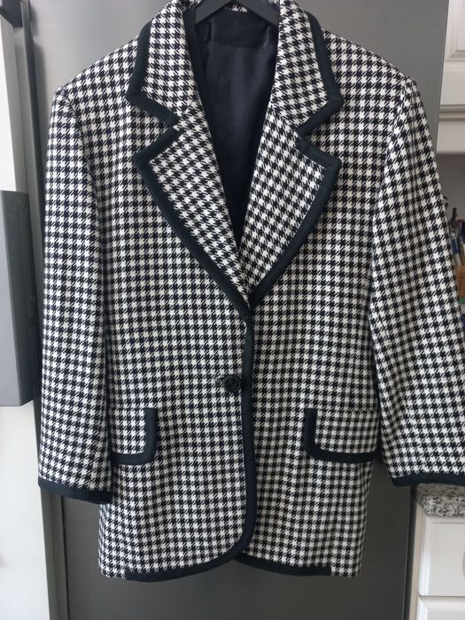 Conjunto trio - saia, casaco e colete preto e branco
