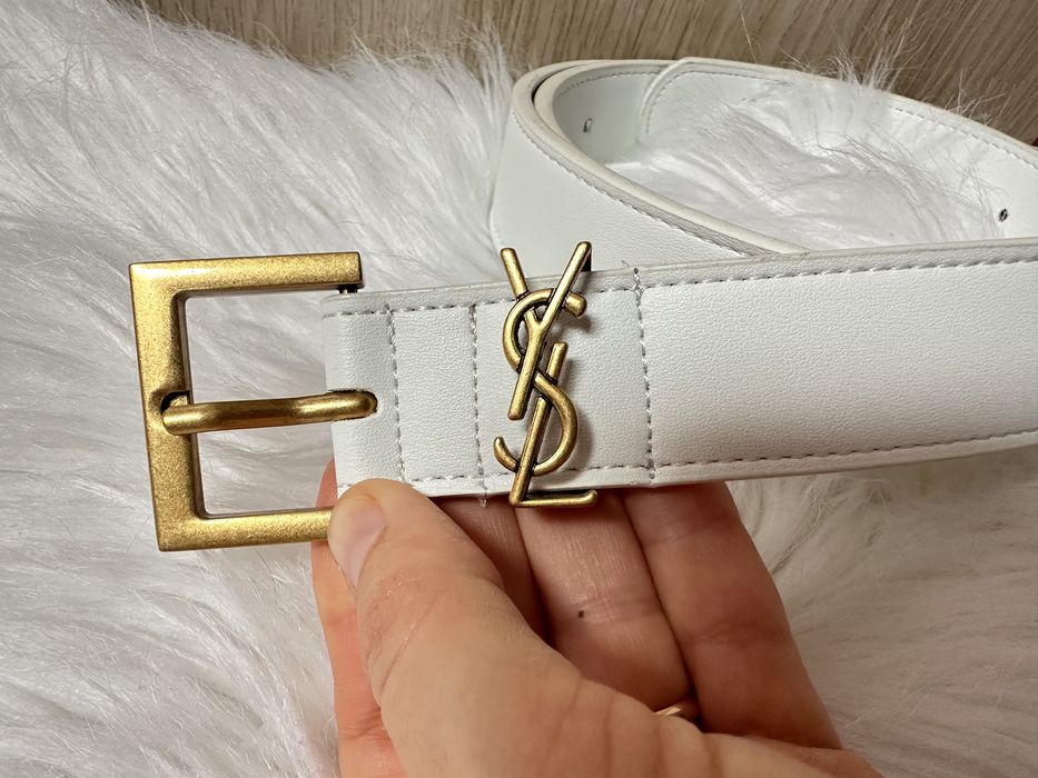 Cinto Branco com fivela e letras em dourado (120cm)