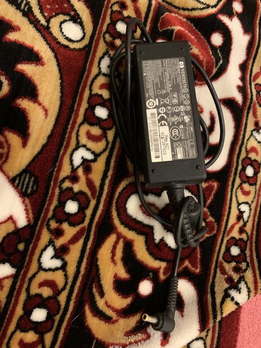 Продам блок живлення до ноутбука hp  65 вт 19 в
