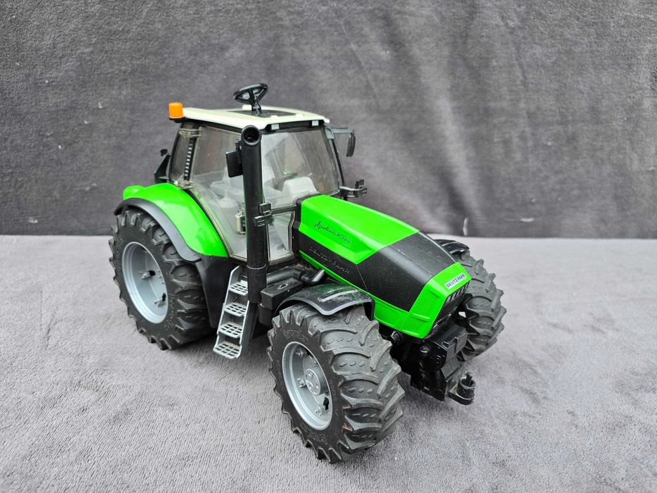 Bruder Traktor Deutz Agrotron X720