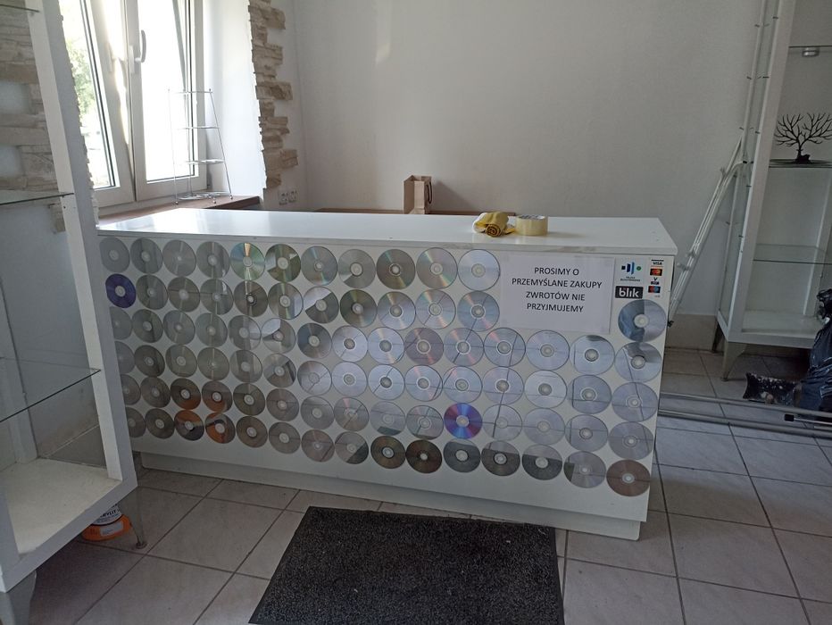 SPRSZEDAM Kompletnie Wyposażenie Sklepu Odzieżowego1200 zł.
