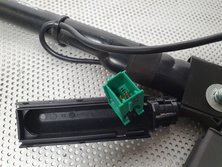 Encaixe de cinto frente direito OPEL Corsa D