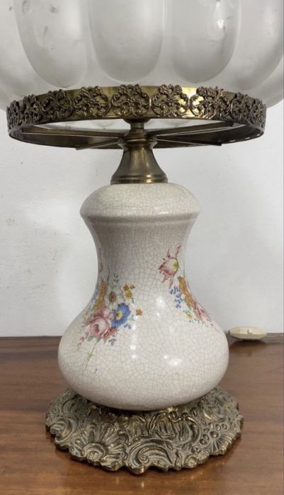 Candeeiro de mesa.