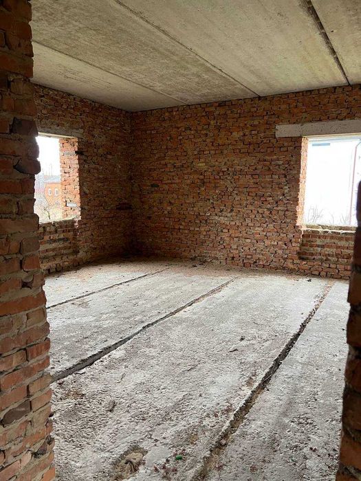 Продається будинок з гаражем біля Мостиськ