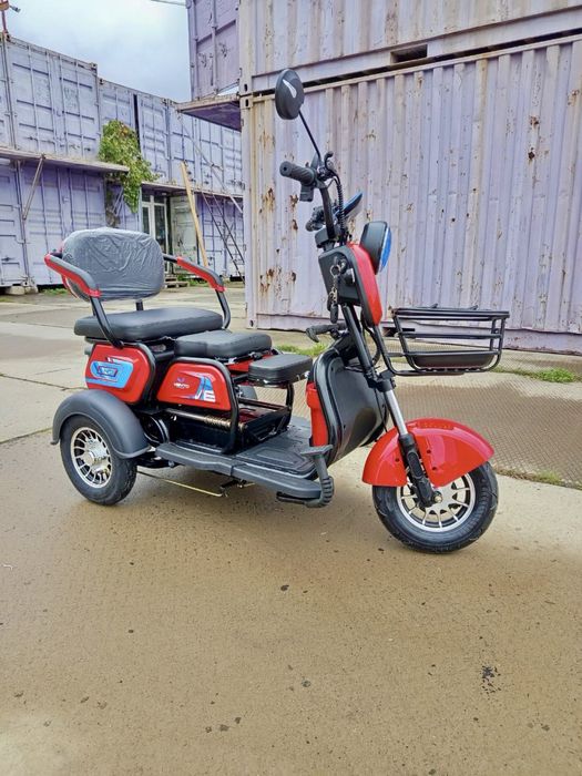 Електроскутер трицикл JOY трьох місний