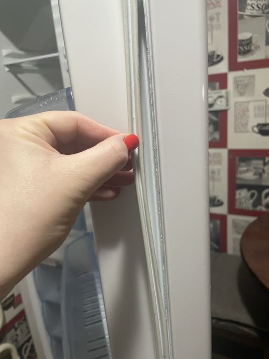 Продам працюючий холодильник Beko