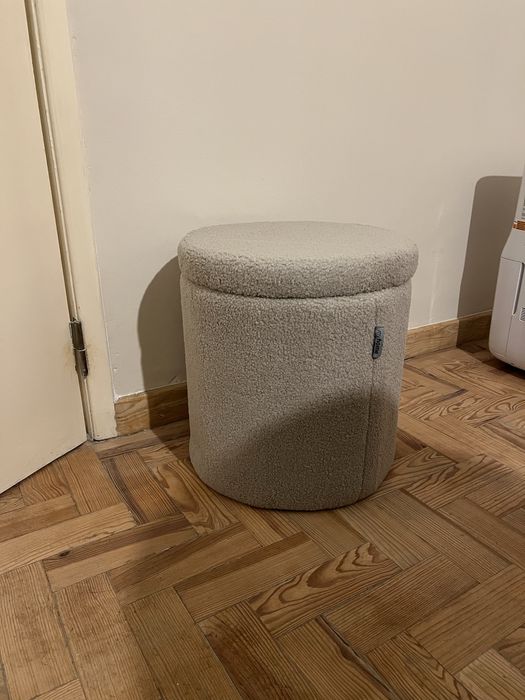 2 bancos com arrumacao