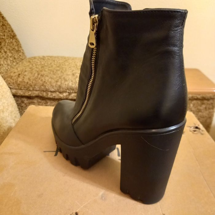 Продам ботинок деми кожа в хорошем состоянии.