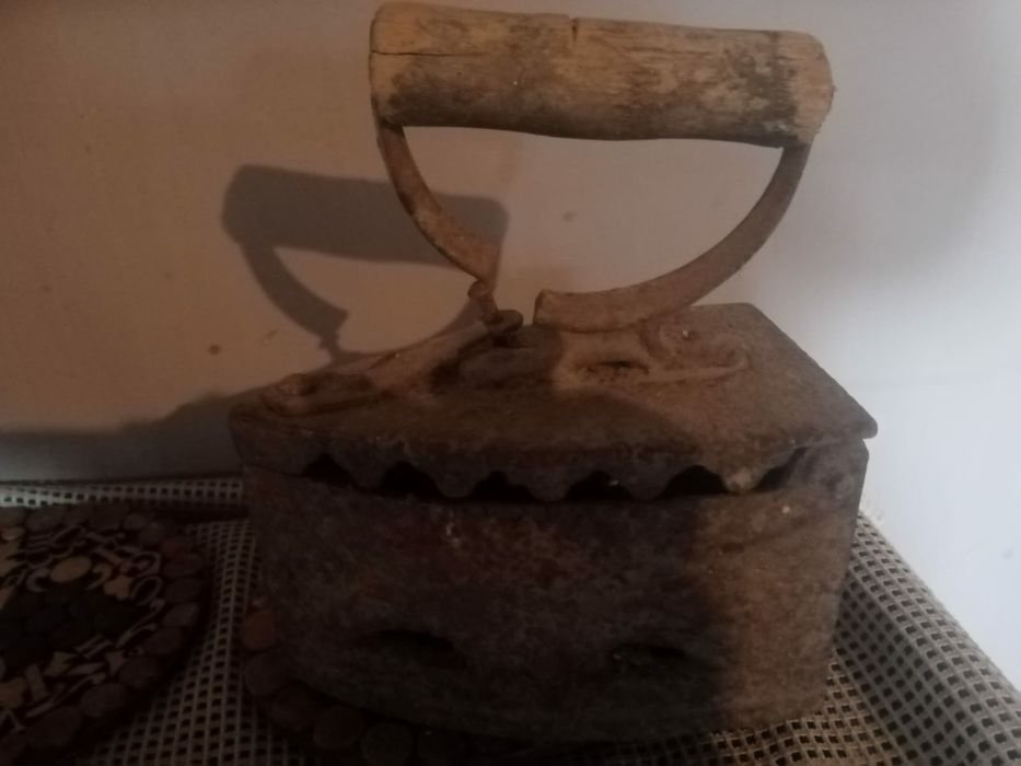 Утюг на углях.      .