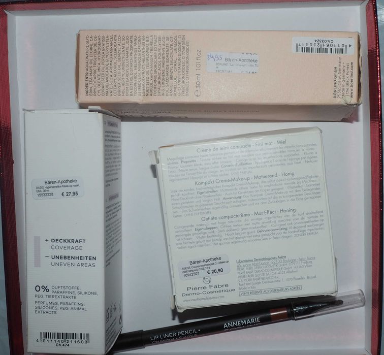 Zestaw markowych kosmetyków do makijażu