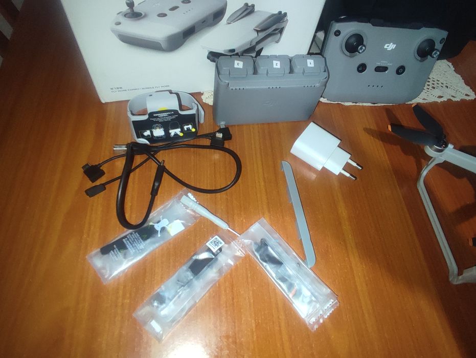 DJI Mini 2 SE Combo - Apenas 2h de Voo | 8 Ciclos Bateria