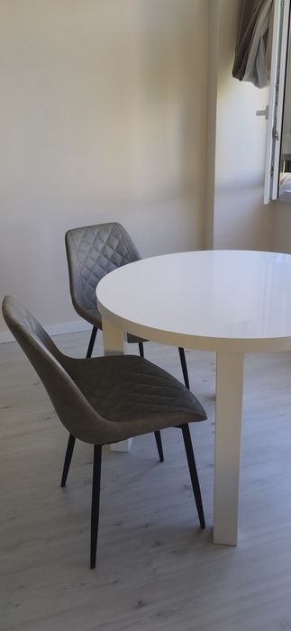 Mesa de sala redonda ( nova)