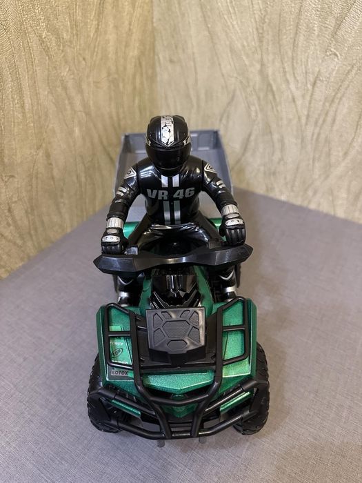 Игрушечный Радиоуправляемый квадратики с фигуркой