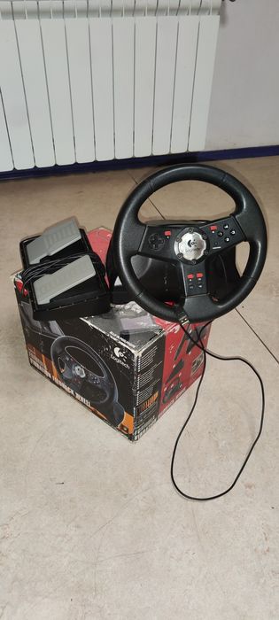 Руль с педалями для ПК logitech