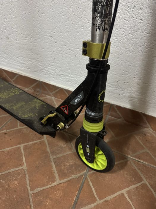 Trotinete OXELO com travão e suspensão