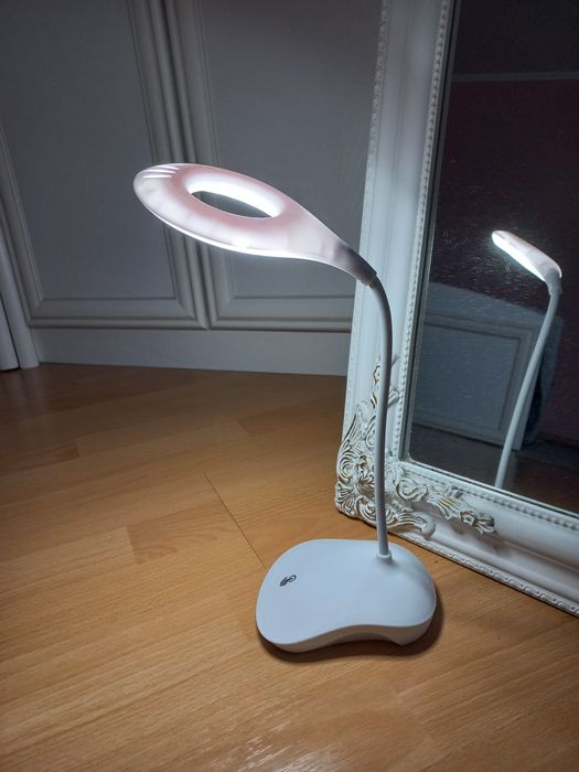 Лампа світильник акумуляторний LED настільний