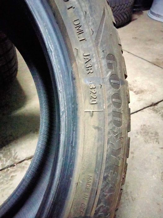 215 50 R19 Goodyear